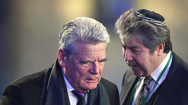 El presidente de Alemania, Joachim Gauck, llega al campo de concentración de Auschwitz-Birkenau