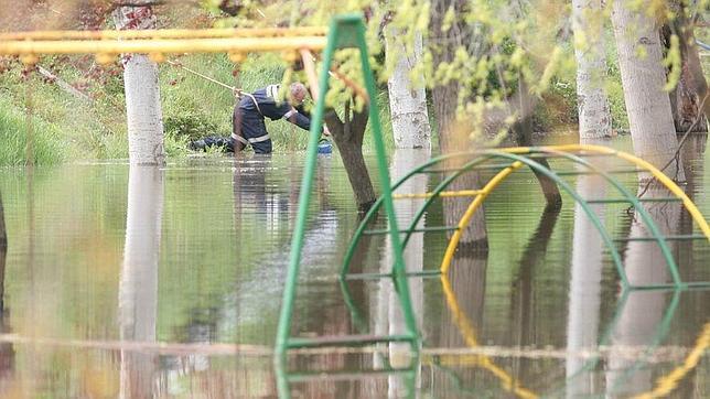 Parque inundado en Pradilla de Ebro (Zaragoza) en una de las riadas de los últimos años