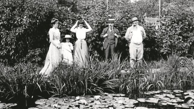 Germaine Hoschedé, Lili Butler, el matrimonio Durand-Ruel y Claude Monet en Giverny, 1900