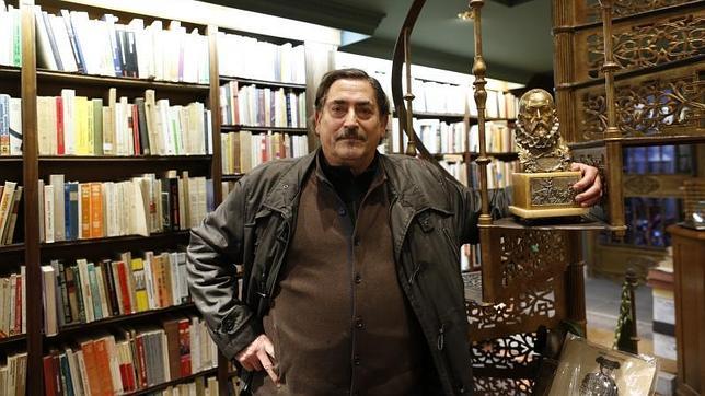 Miguel Miranda, dueño de la Librería Miranda frente a la iglesia de las Trinitarias