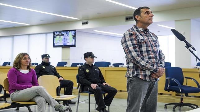 Los etarras Juan Jesús Narváez Goñi e Itziar Alberdi Uranga durante el juicio que se sigue en la Audiencia