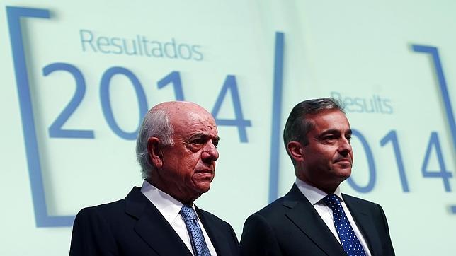 El presidente de BBVA, Francisco González, junto al antiguo consejero delegado, Ángel Cano