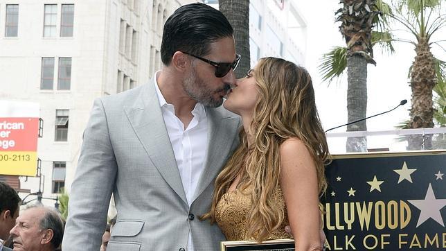 Sofía Vergara y Joe Manganiello celebran la estrella de la actriz en el Paseo de la Fama