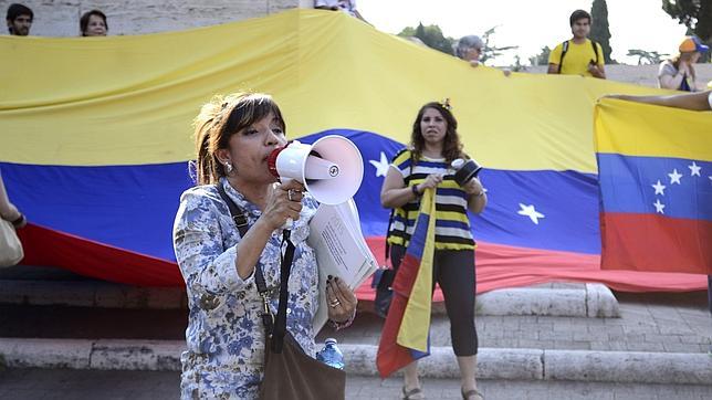 Venezolanos protestan contra Maduro desde Roma