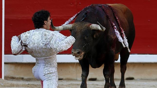 Miguel Abellán, en un desplante a cuerpo limpio