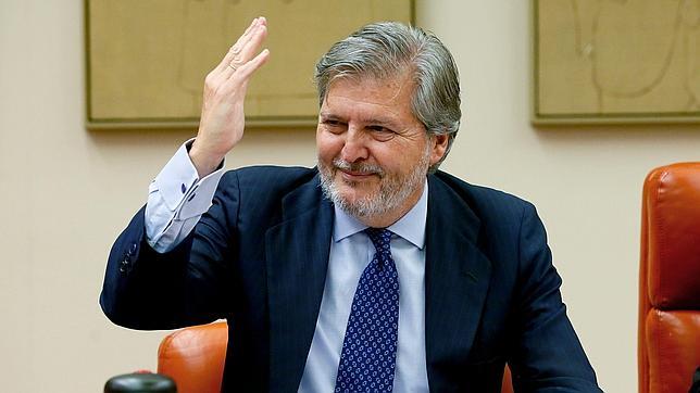 El ministro de Cultura y Educación, Íñigo Méndez de Vigo durante la firma de un acuerdo