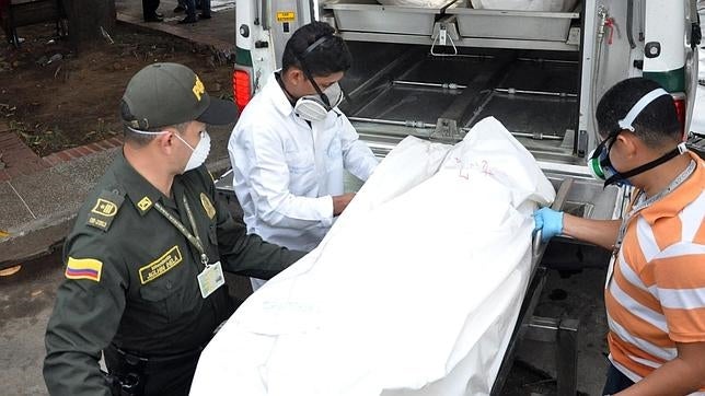 Uno de los cuerpos rescatados del accidente de avión