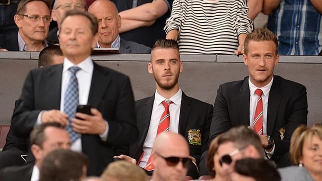 Víctor Valdés y David De Gea, durante el encuentro del Manchester