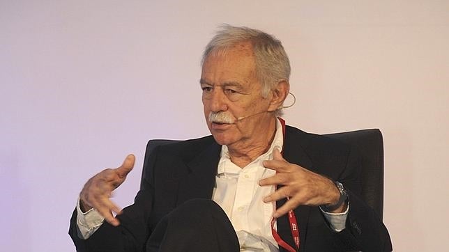 Eduardo Mendoza, durante su intervención hoy en el Hay Festival de Segovia