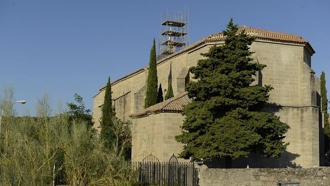 La iglesia de Navalagamella durante la reforma