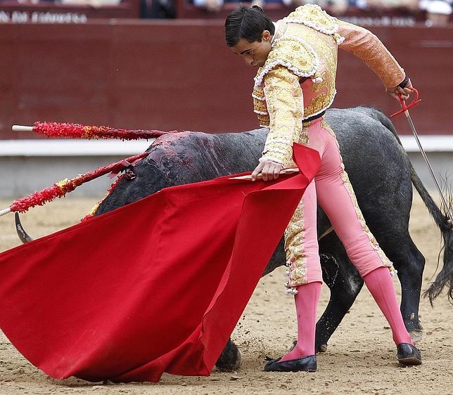 Paco Ureña se abandonó en naturales que entusiasmaron
