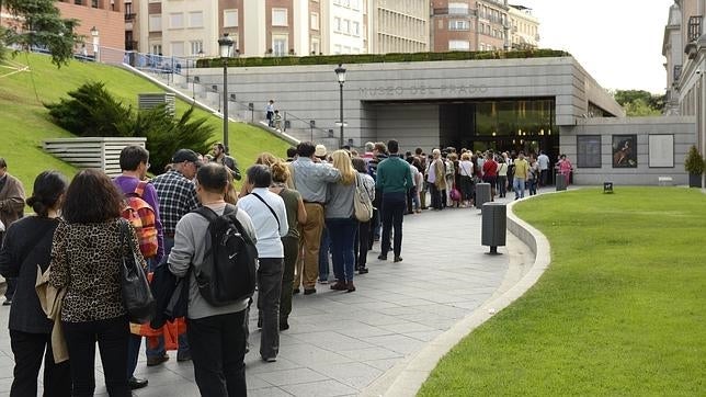 Colas durante todo el día en el Museo del Prado, que reinó en la jornada de gratuidad por la Fiesta Nacional