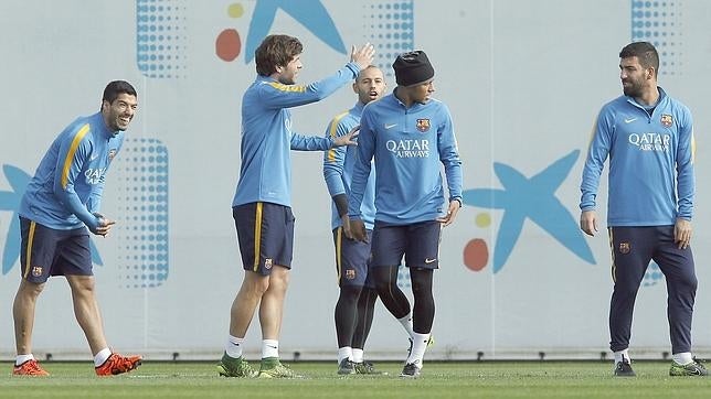 Los jugadores del Barcelona en el último entrenamiento antes de recibir al Rayo