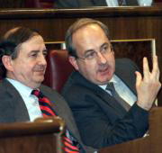 Anasagasti y González de Txabarri, durante la sesión de ayer en el Congreso. Chema Barroso