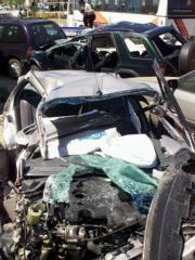 Estado de los tres coches implicados en el accidente ocurrido en la localidad sevillana de Guillena, donde murieron cuatro personas. Efe