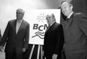 Joan Clos, Jordi Pujol y Josep Piqué, junto al cartel de la campaña «Barcelona, capital del mundo alimentario». Yolanda Cardo