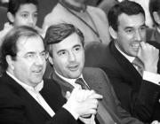 Herrera, Acebes y Sanz durante la celebración ayer del Congreso del PP abulense. EFE