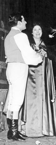 AFP La soprano, junto a Giuseppe Di Stefano en La Scala, en 1959