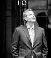 Tony Blair, junto a su domicilio en Downing Street. REUTERS
