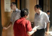 EFE Santiago Royuela entra en la sala del tribunal detrás de otro acusado