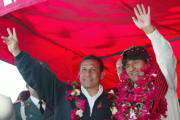 Ollanta Humala y Evo Morales, durante un acto proselitista ayer en Copacabana