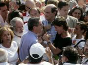 JAIME GARCÍA María San Gil saluda afectuosamente a Gallardón, en presencia de Ana Botella, Arias Cañete, García-Escudero y Astarloa