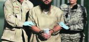 AP Un preso de Guantánamo, después de prestar declaración en un procedimiento de rutina