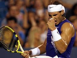 El tenista español celebra la victoria consciente de que encabezará la lista de la ATP si gana la final de Cincinnati o una vez se sumen los puntos de los torneos anteriores el 18 de agosto./ EFE
