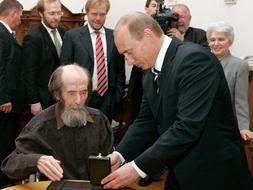Solzhenitsin, junto a Vladimir Putin. /EFE