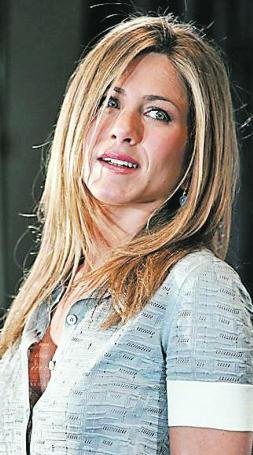 AP A Jennifer Aniston no le ha gustado saber cómo conquistó a Brad Pitt REUTERS Angelina Jolie, esta semana en Hollywood AP Pierce Brosnan prefiere a Charlize Theron para su nueva película