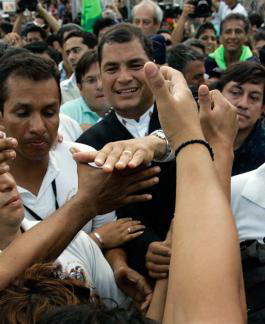 La crisis es el principal adversario político del reelegido presidente Rafael Correa