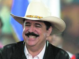 Manuel Zelaya, en un sainete bananero