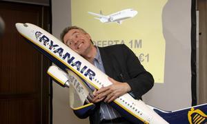 Ryanair venderá «cigarrillos sin humo» para sus viajeros fumadores