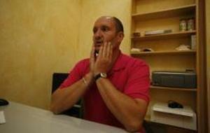 Un padre denuncia que su hija fue agredida sexualmente por 9 menores en un bus escolar