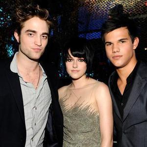 Pattinson, Lautner y Stewart dan las gracias a sus fans por «Twitter»