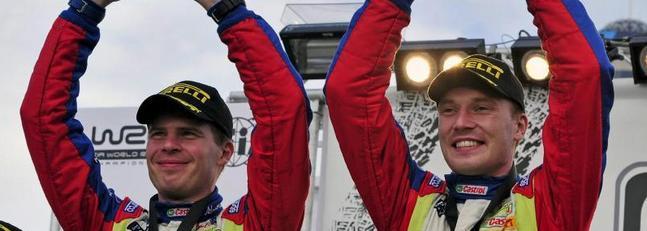 Latvala arrebata la victoria a Ogier en los últimos kilómetros