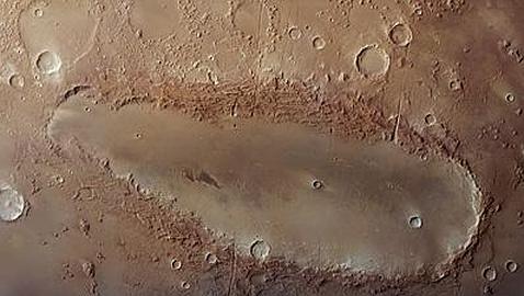 La misteriosa forma de un cráter de Marte deja perplejos a los científicos