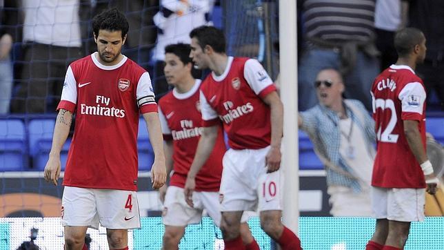 El Arsenal deja el camino libre a Manchester United y Chelsea