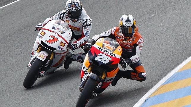 Stoner gana en Le Mans y Pedrosa vuelve a fracturarse la clavícula