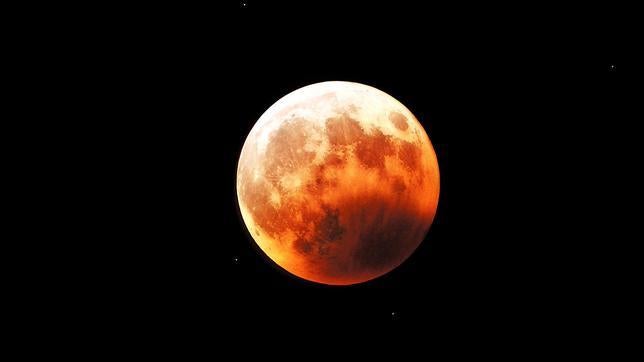 Un eclipse cambiará el color de la Luna este miércoles: las claves para observarlo