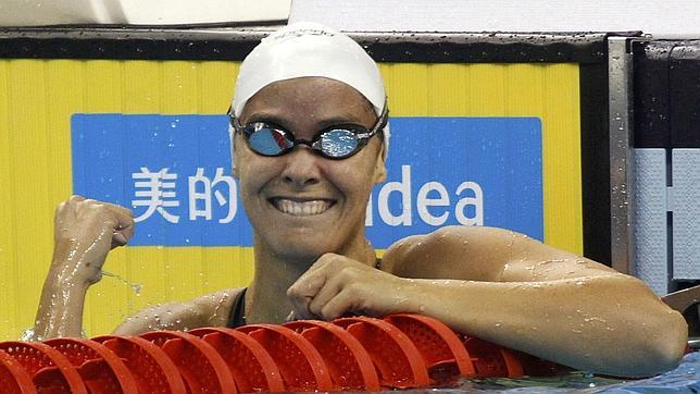 Peris se mete en la final de los 50 espalda con récord de España