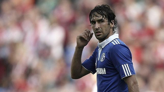 Raúl: «Cumpliré mi contrato con el Schalke»