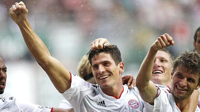 El Bayern golea al ritmo de Mario Gómez