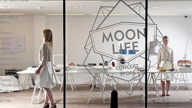 Alicia Framis nos lleva a la Luna de la mano de la moda, el arte y la arquitectura