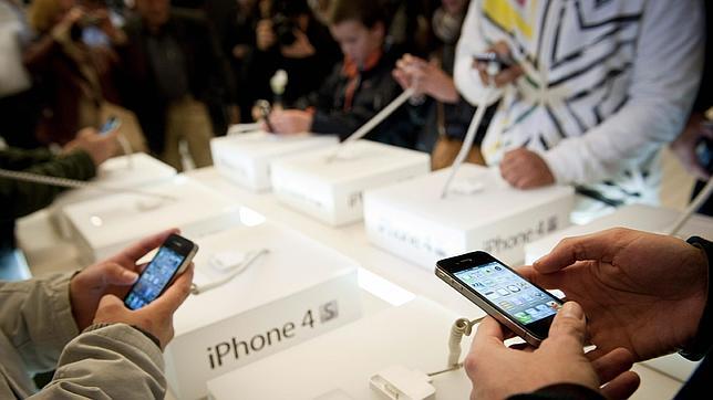 Siri le es infiel al iPhone 4S