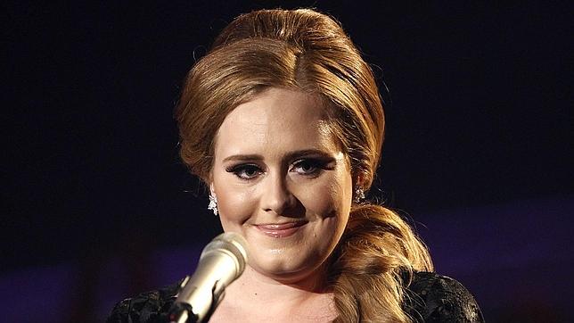 Adele supera con éxito la operación de cuerdas vocales