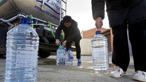 Prohíben el consumo de agua en Tardobispo «por fluoruros»