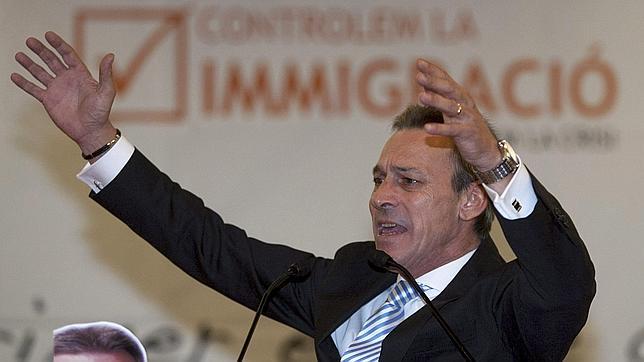 El juez absuelve a Anglada y condena a su concejal por los panfletos xenófobos