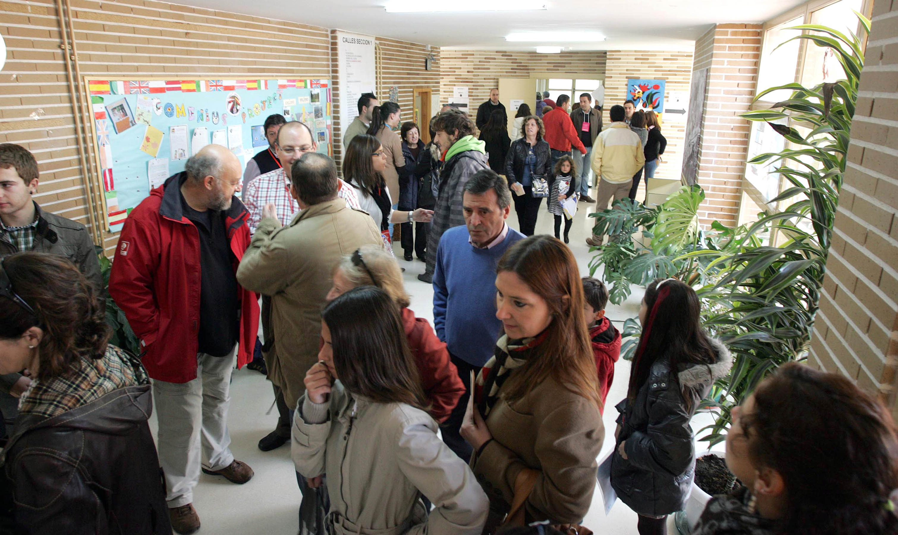La participación se sitúa en el 75% en , 2,6 puntos menos que en 2008