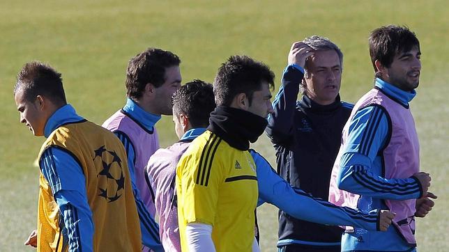 Mourinho reserva al «trivote» del día D